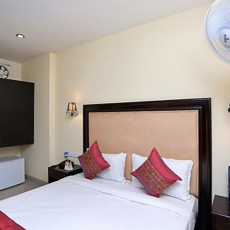 Oyo 714 Hotel De Plaza Új-Delhi Kültér fotó