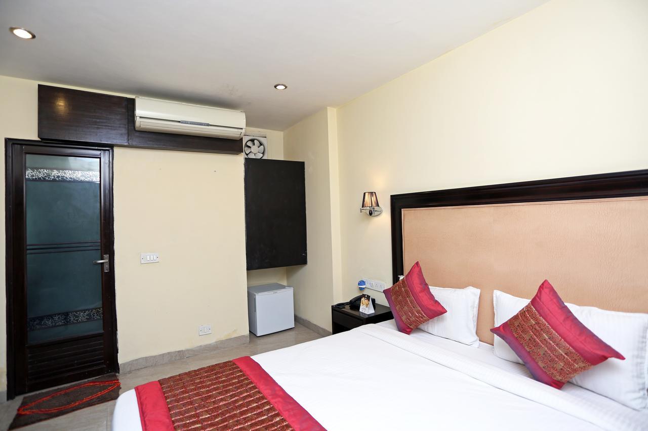 Oyo 714 Hotel De Plaza Új-Delhi Kültér fotó