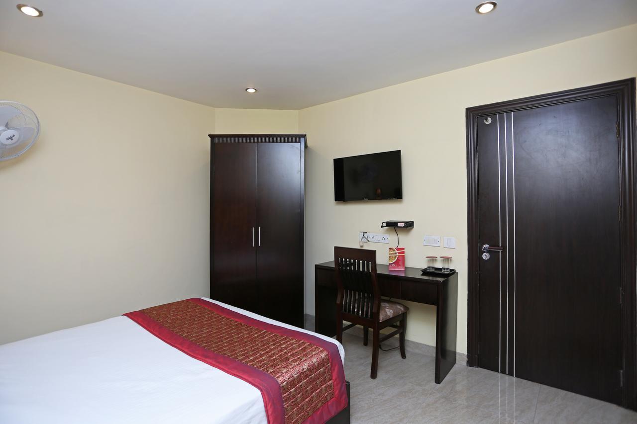 Oyo 714 Hotel De Plaza Új-Delhi Kültér fotó
