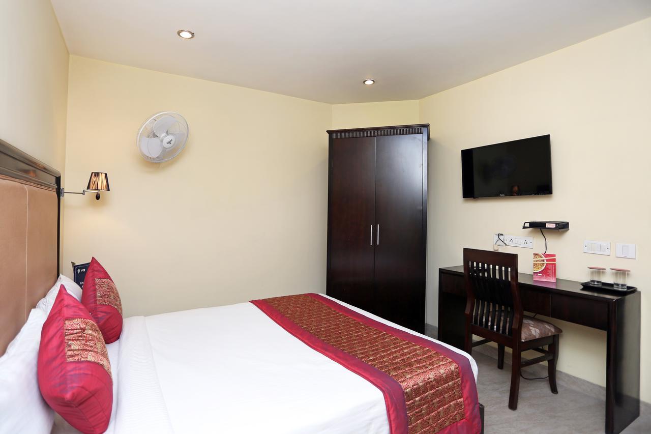 Oyo 714 Hotel De Plaza Új-Delhi Kültér fotó